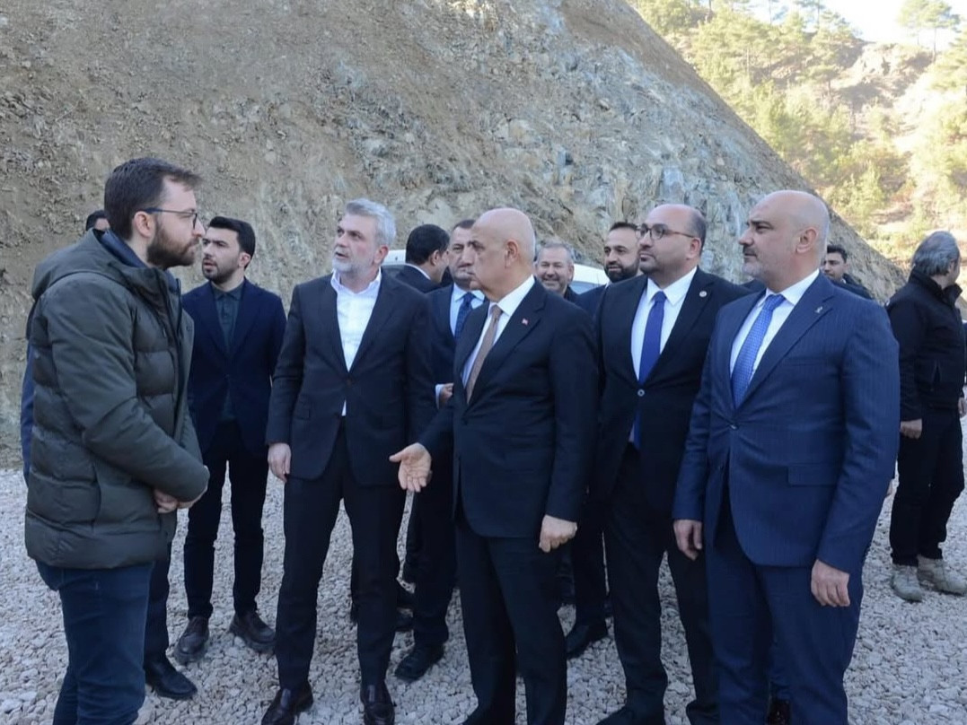 AK Parti Heyeti: Karasu Grup Yolu Ulaşımı Kolaylaştıracak