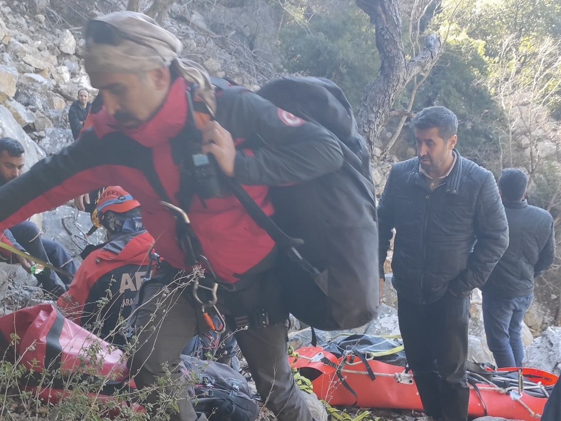 ANDIRIN’DA KAYALIKLARDAN DÜŞEN VATANDAŞ HAYATINI KAYBETTİ