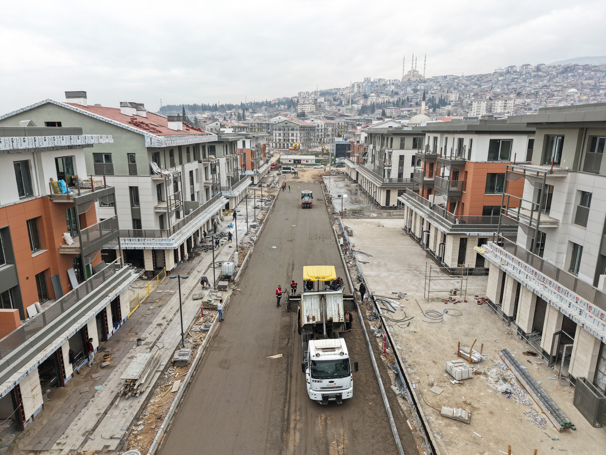 Azerbaycan Mahallesi’nde Yol Çalışmalarına  Tam Gaz 