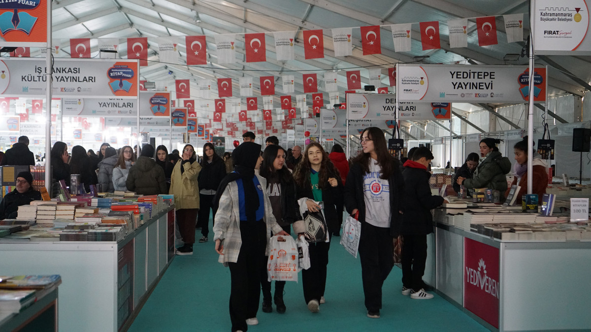 Büyükşehir’in Uluslararası Kitap Fuarı Katılımcıların Beğenisini Kazanıyor