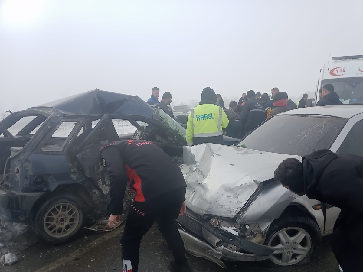 Hurdaya Dönen Trafik Kazası: 1 Ölü, 4 Yaralı